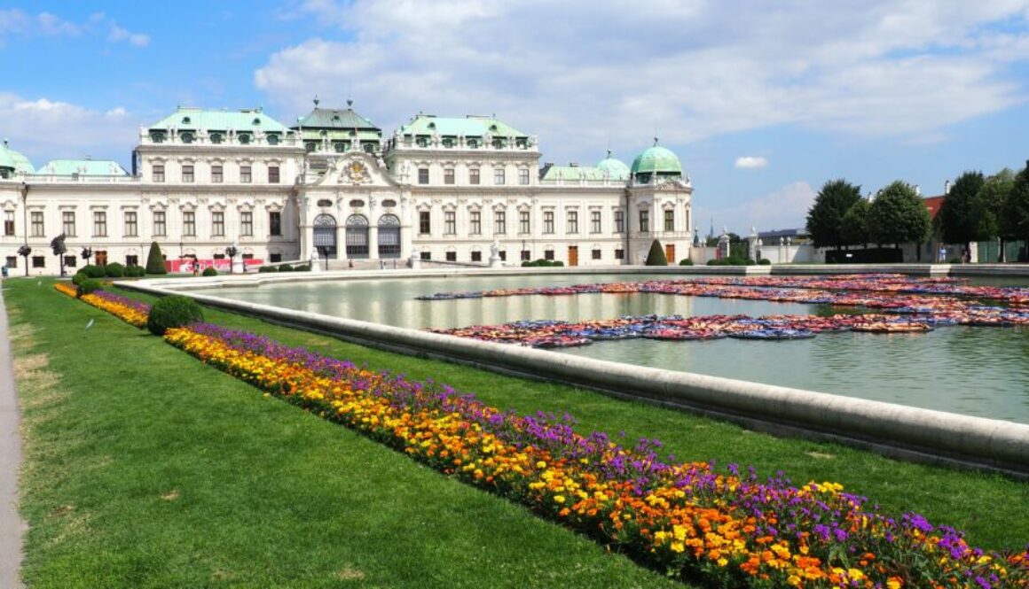 Palais du Belvédère à Vienne : chef-d’œuvre baroque, jardins raffinés et collection d’art avec le célèbre Baiser de Gustav Klimt.