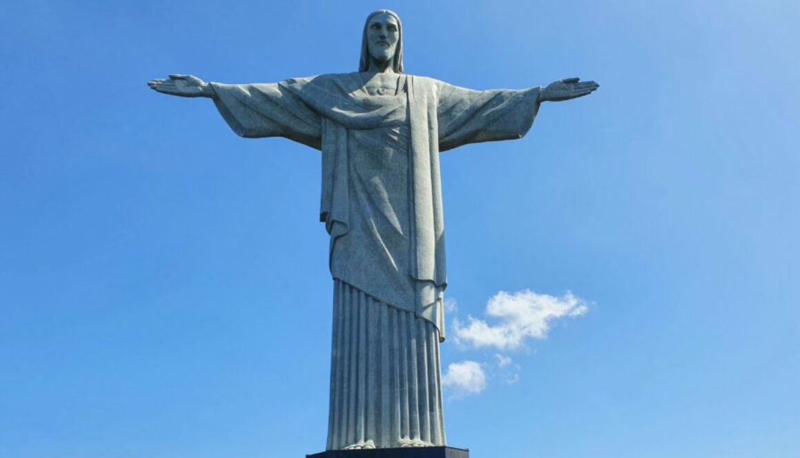 Rio de Janeiro : Christ Rédempteur, Pain de Sucre, plages mythiques, carnaval et atmosphère festive au cœur du Brésil.