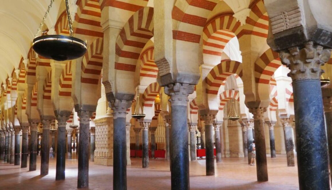 Cordoue (Espagne) : Mosquée-Cathédrale, vieux centre UNESCO, patios fleuris, quartier juif, pont romain et ambiance andalouse authentique.