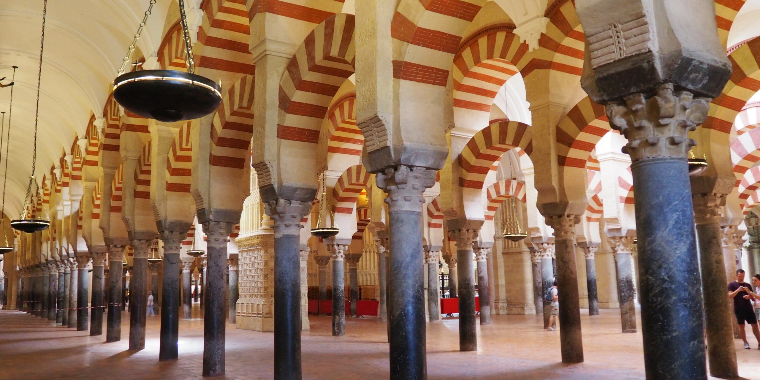 Cordoue (Espagne) : Mosquée-Cathédrale, vieux centre UNESCO, patios fleuris, quartier juif, pont romain et ambiance andalouse authentique.
