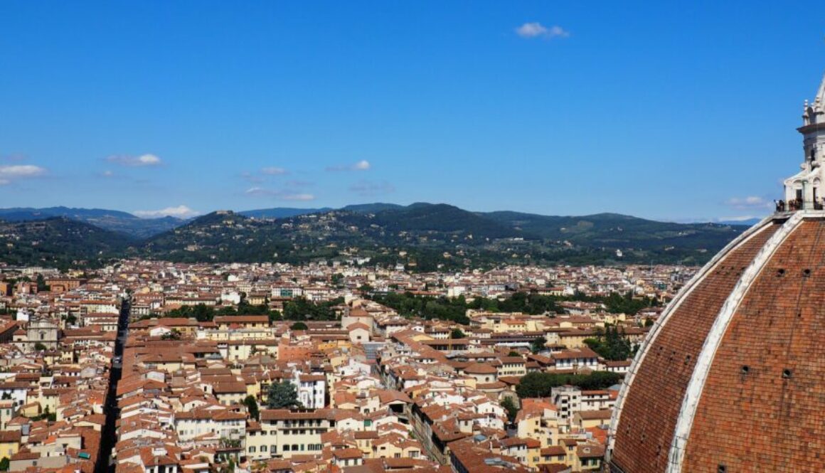 Duomo de Florence : cathédrale Santa Maria del Fiore, dôme de Brunelleschi, campanile de Giotto et portes dorées du baptistère.