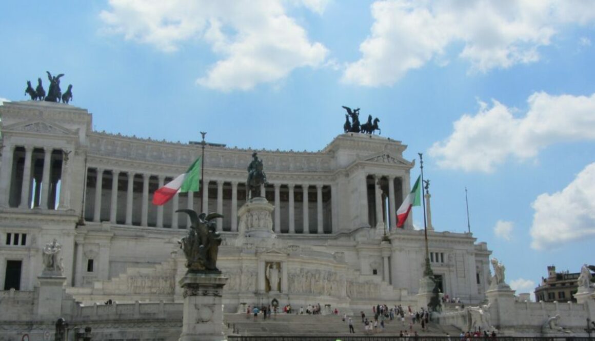 Rome centre autrement : fontaine de Trevi, piazza Navona, musées, ruelles de Trastevere, galerie Borghèse et charme du quotidien romain.