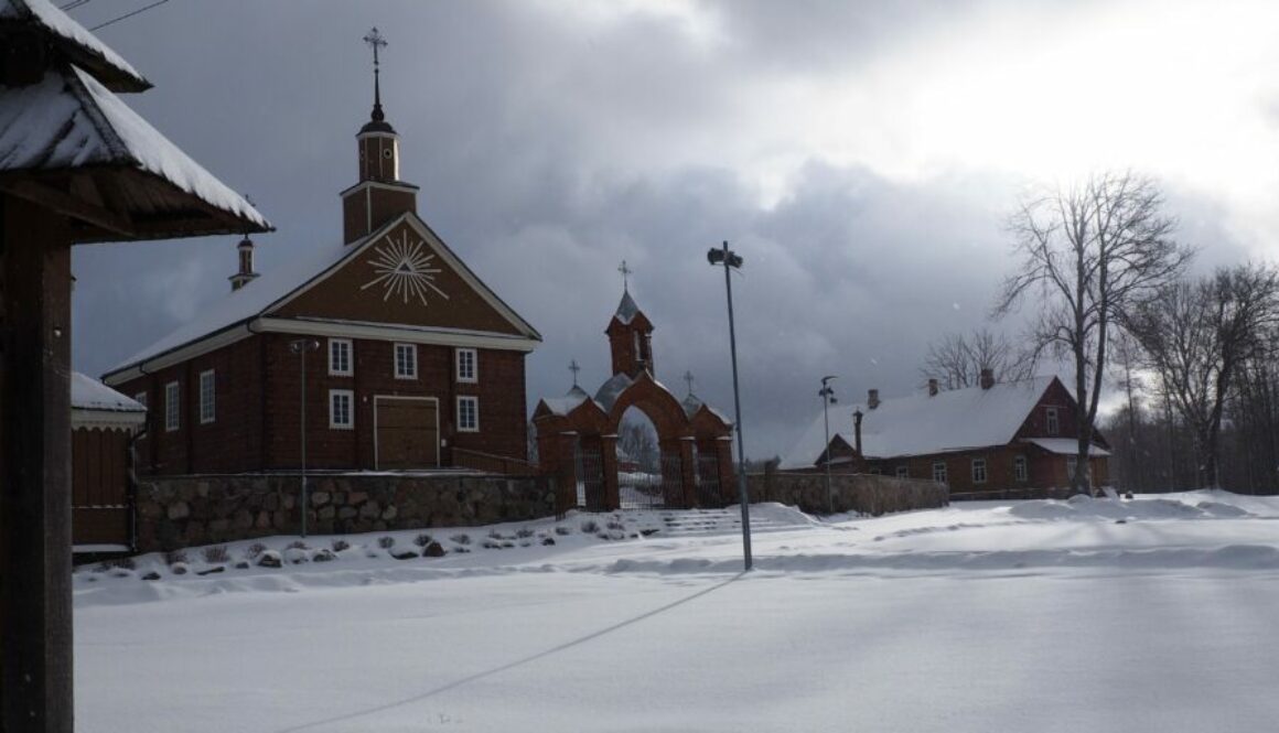 Aukštaitija en Lituanie : parc national, lacs, forêts, villages traditionnels, église en bois de Palūšė et nature préservée.