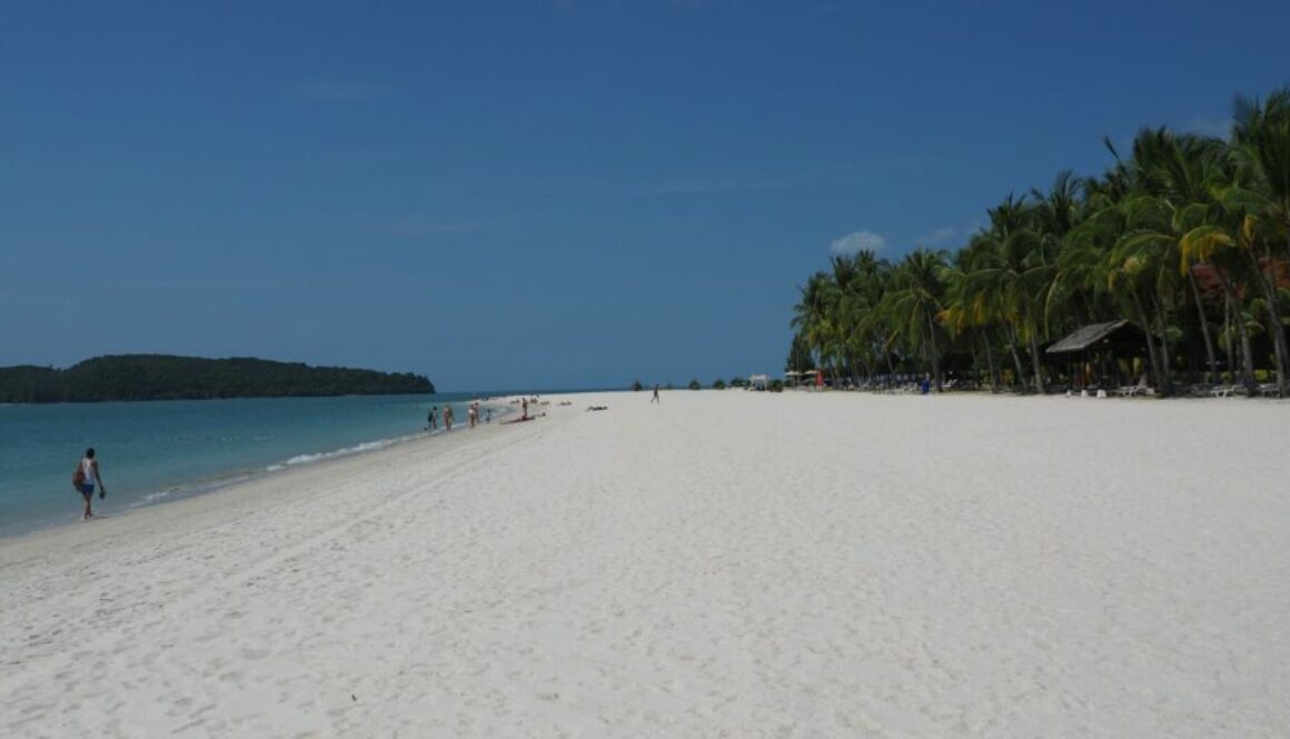 Langkawi : plages paradisiaques, Sky Bridge, mangroves classées UNESCO, cascades et atmosphère tropicale au large de la Malaisie.