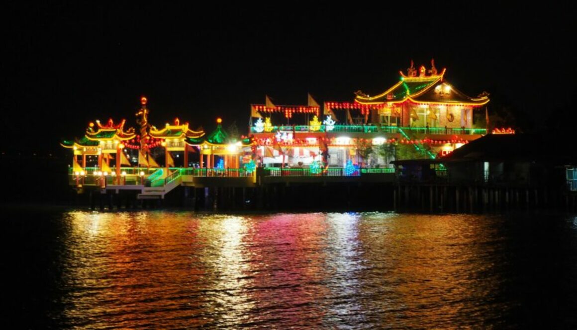 Penang en Malaisie : George Town classée UNESCO, temples, art de rue, gastronomie réputée et plages du parc national.