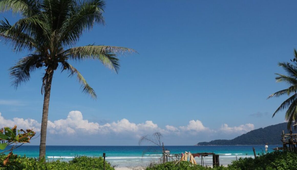 Les îles Pulau Perhentian en Malaisie : plages de sable blanc, eaux turquoise, plongée, snorkeling avec tortues et ambiance tropicale préservée.