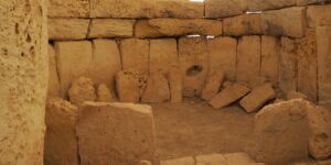 Ħaġar Qim à Malte : temples mégalithiques classés UNESCO, vestiges néolithiques, statues de fertilité et vue sur la Méditerranée.