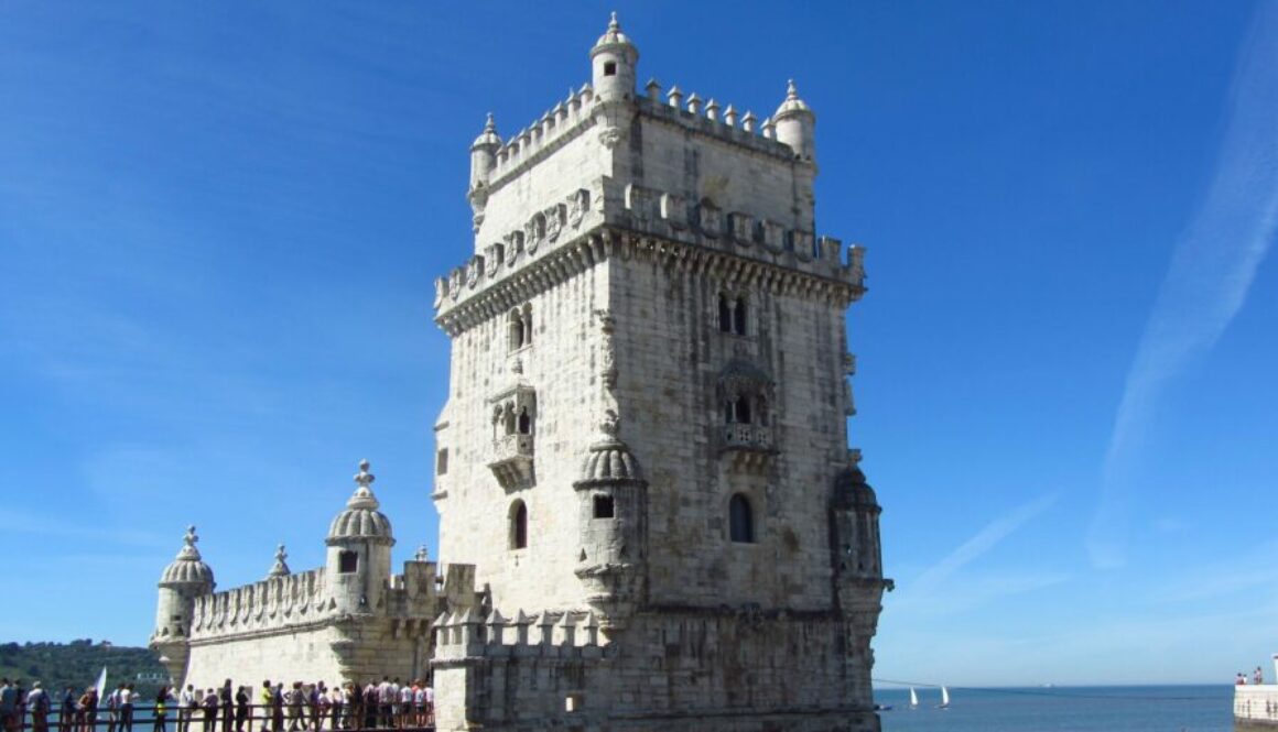 Belém à Lisbonne : tour de Belém, Mosteiro dos Jerónimos, Padrão dos Descobrimentos et les célèbres pastéis de Belém au bord du Tage.