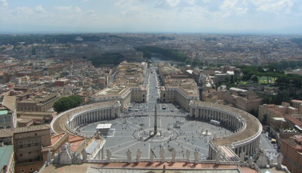 Vatican : basilique Saint-Pierre, place monumentale, musées du Vatican, chapelle Sixtine et trésors artistiques au cœur de Rome.