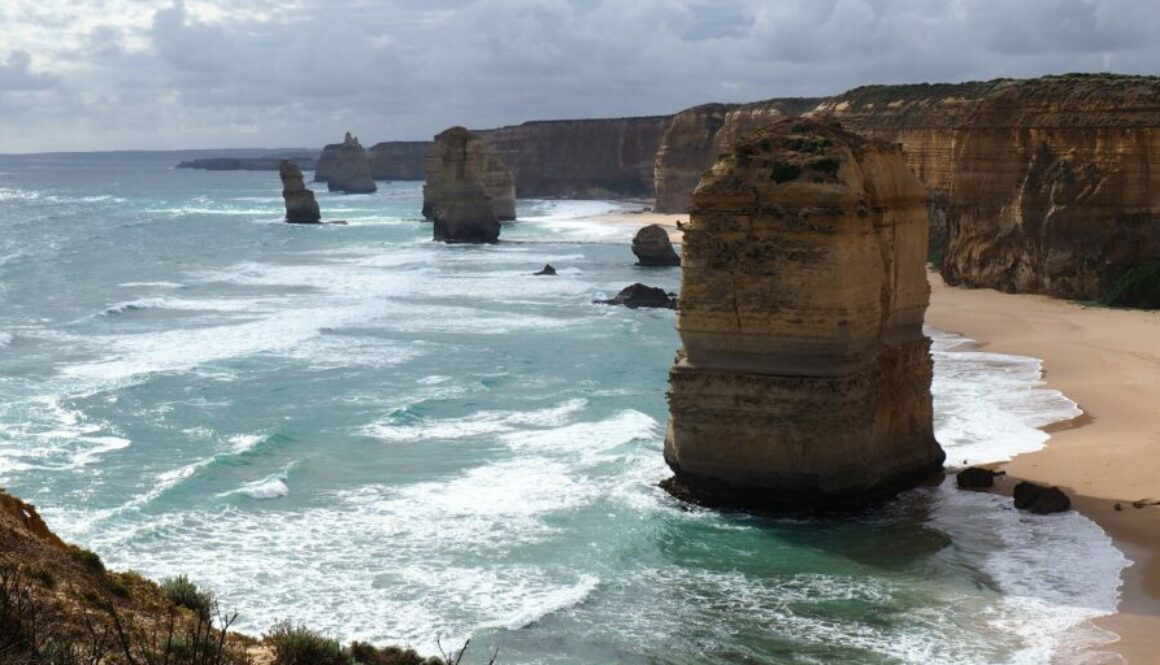 Great Ocean Road : Douze Apôtres, falaises, forêts, cascades, surf et paysages spectaculaires de la côte sud australienne.