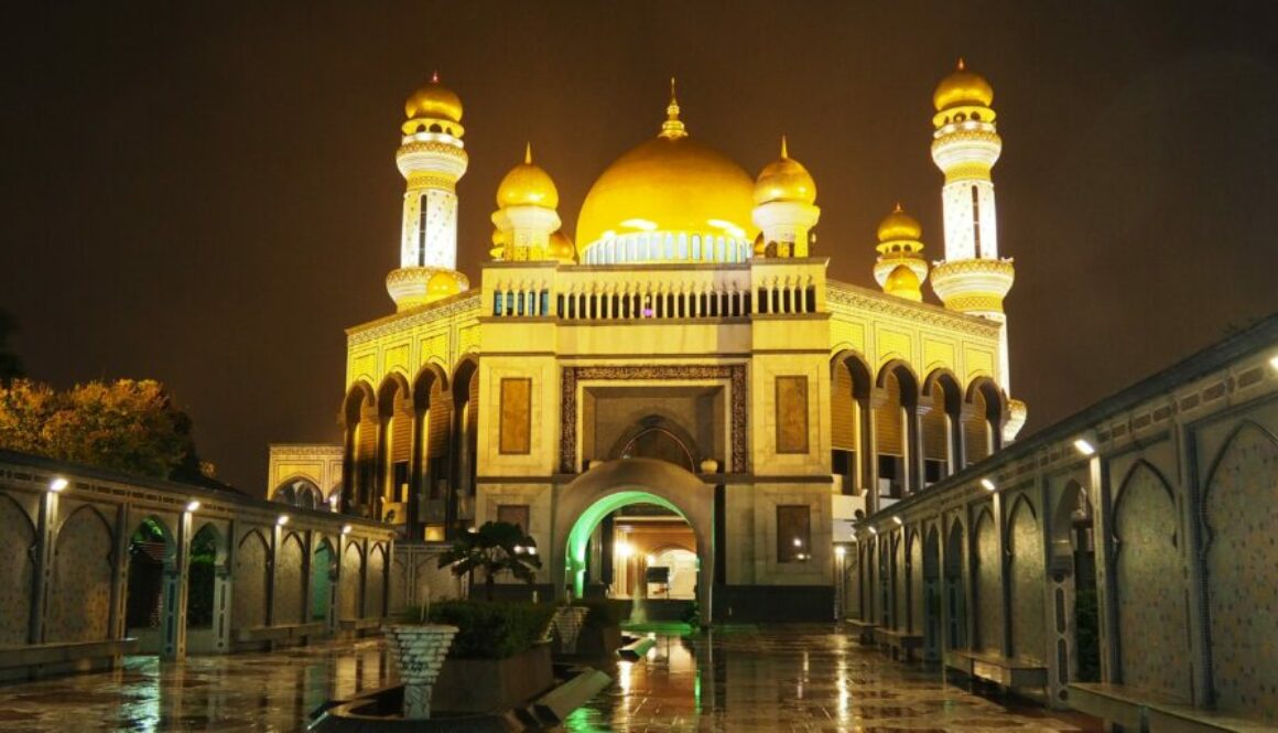 Bandar Seri Begawan : mosquées somptueuses, marchés locaux, musées et charme paisible de la capitale du Brunei.