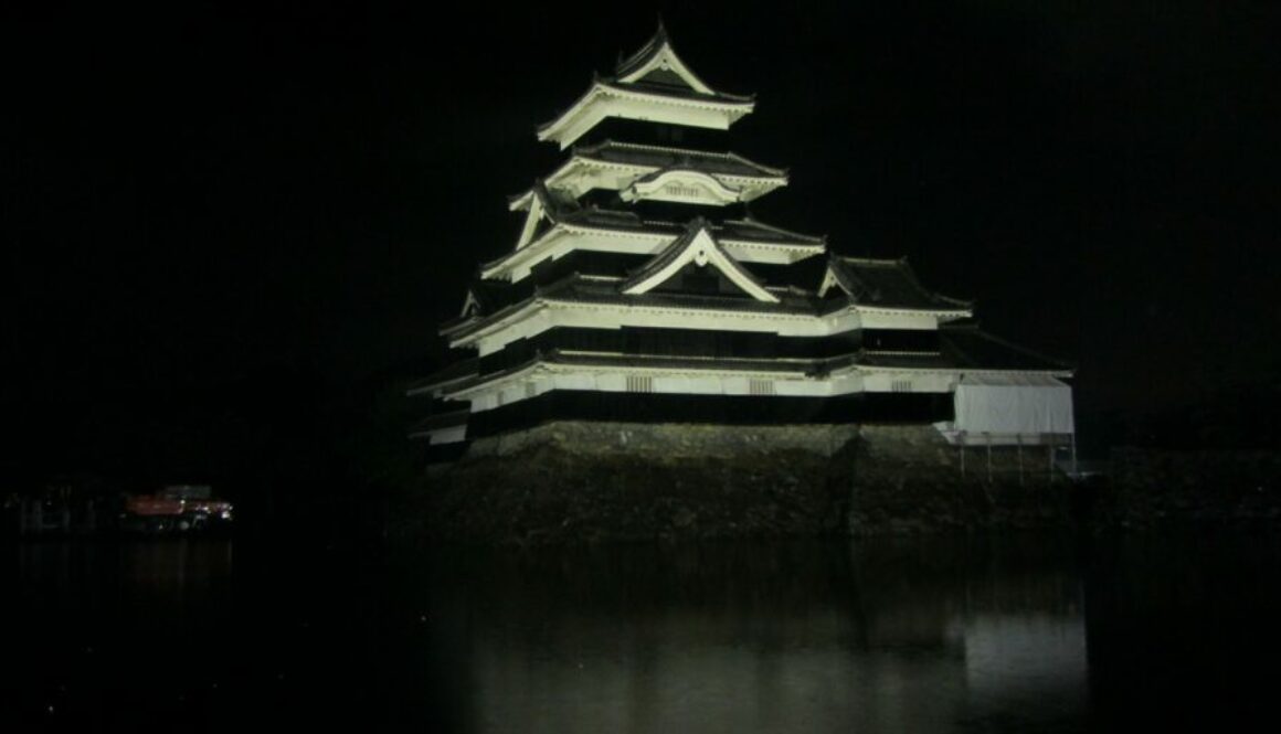 Matsumoto : son château noir féodal, ses ruelles traditionnelles, festivals et vues sur les Alpes japonaises.