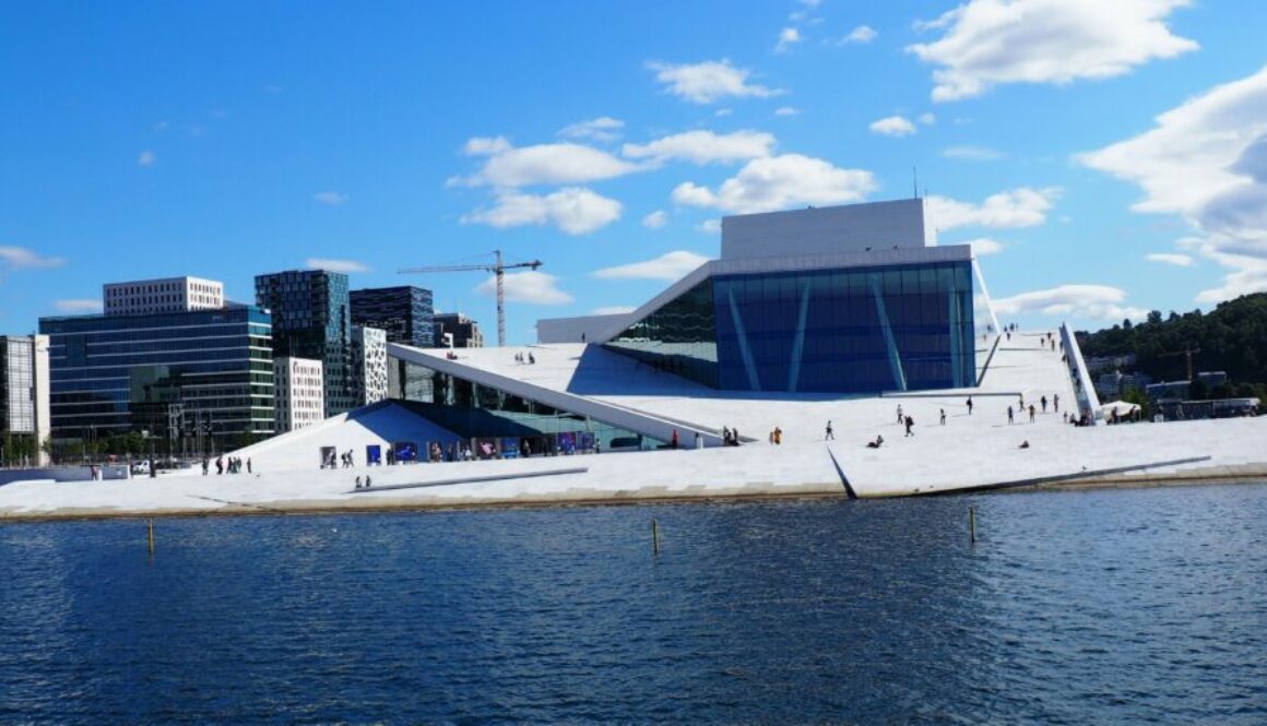 Découvrez Oslo, capitale verte de Norvège : entre fjord, musées, architecture moderne et nature omniprésente, la ville incarne l’esprit scandinave contemporain.