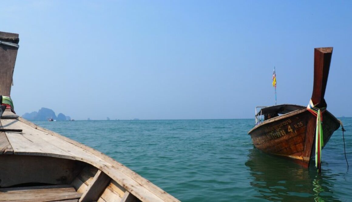 Krabi, joyau naturel du sud thaïlandais, mêle plages turquoise, falaises de calcaire et nature tropicale dans un décor paradisiaque.