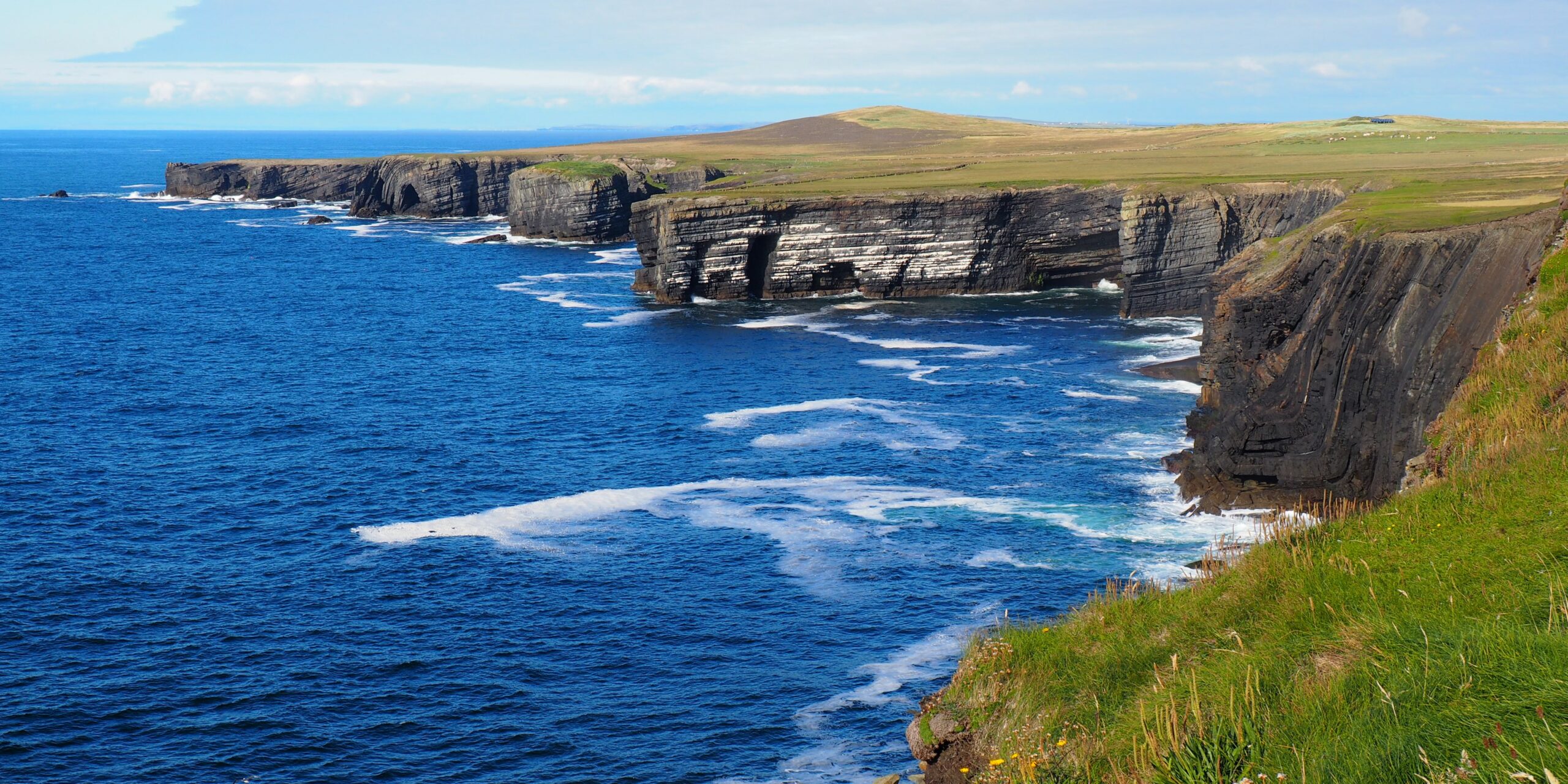Loop Head : péninsule sauvage du comté de Clare, phare, falaises et grands espaces loin des foules.