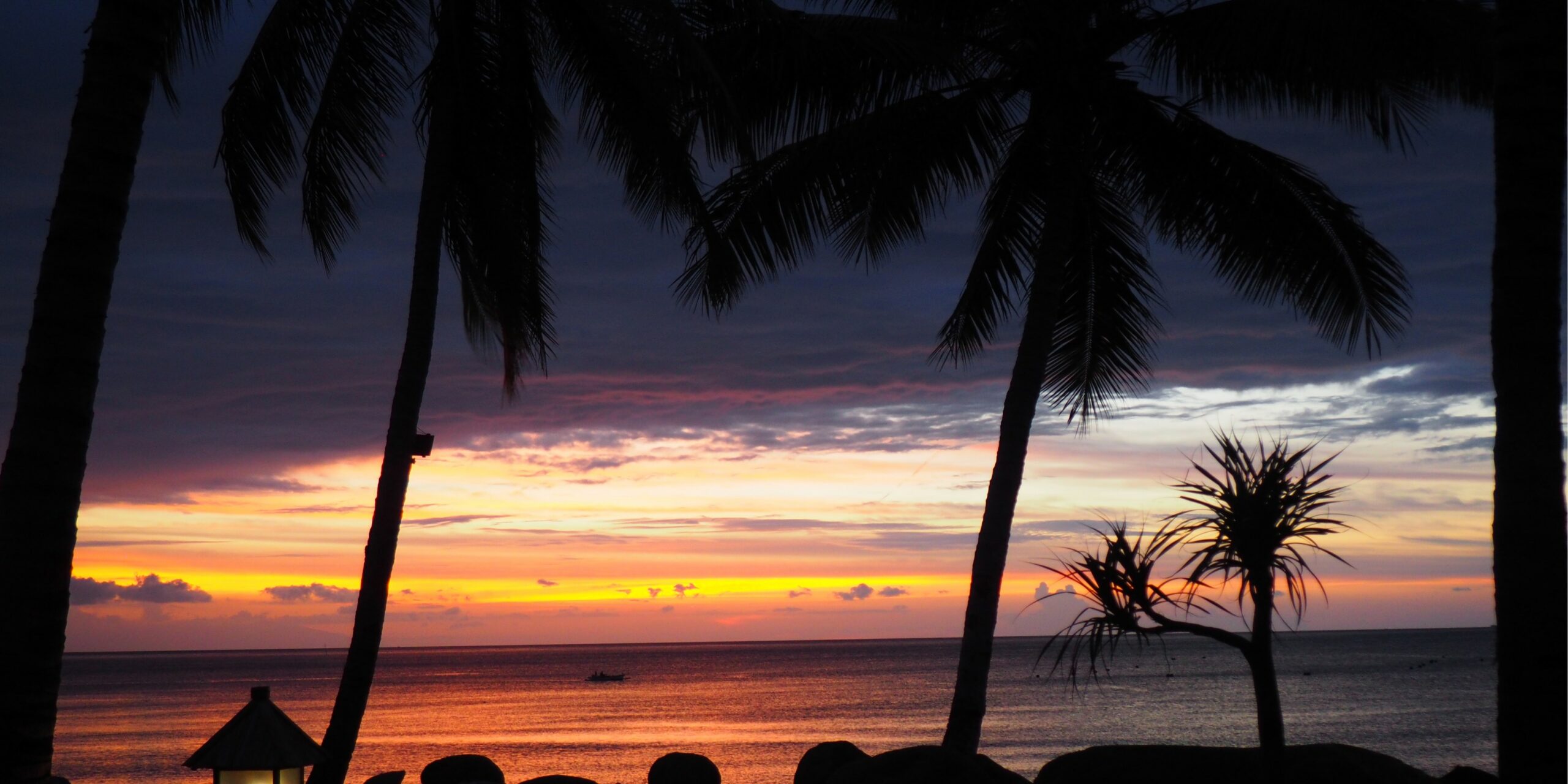 Voyage Lombok Senggigi Senaru : plages sauvages, rizières, cascades et vue sur le Rinjani pour une Indonésie plus nature.