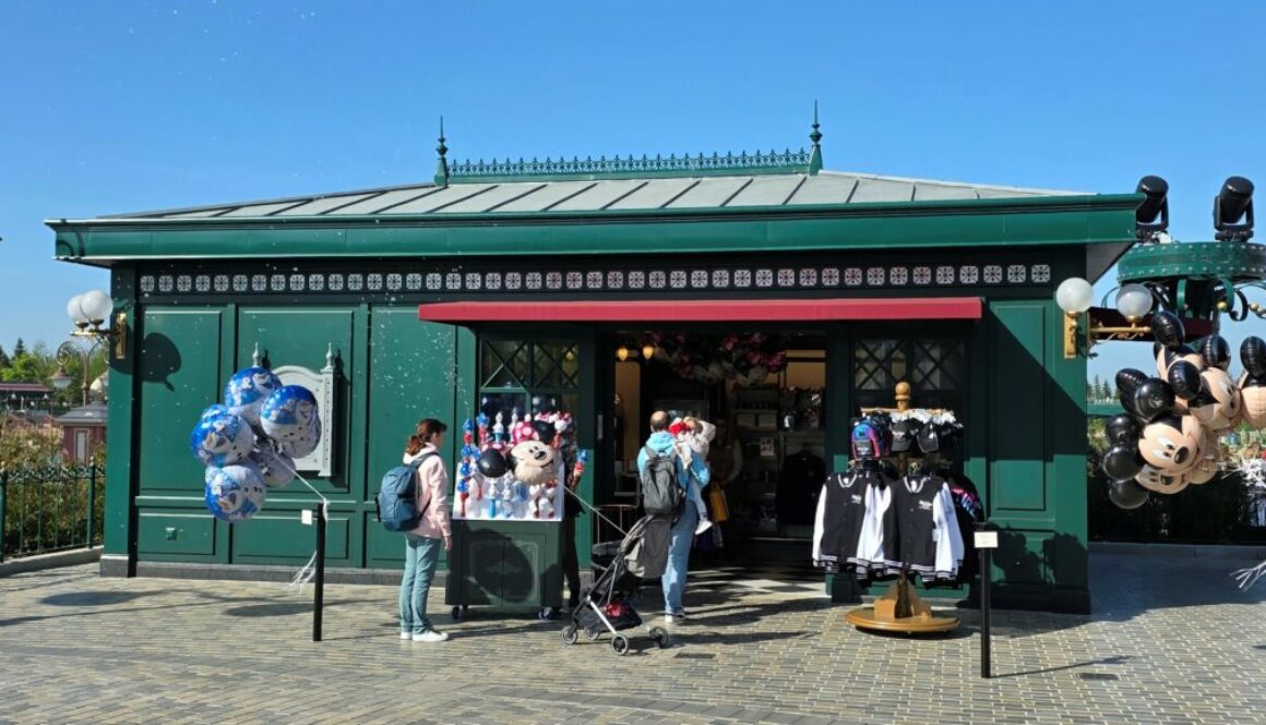 Disney Adventure World - Adventure Way - Boutiques