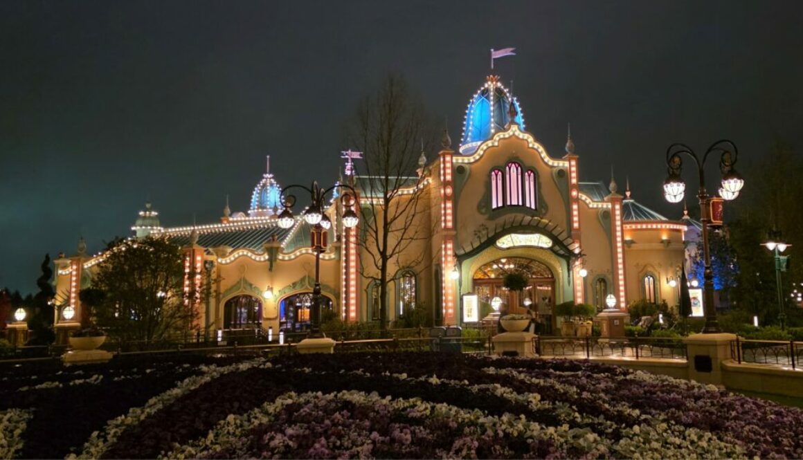 Disney Adventure World - Adventure Way - Restaurants