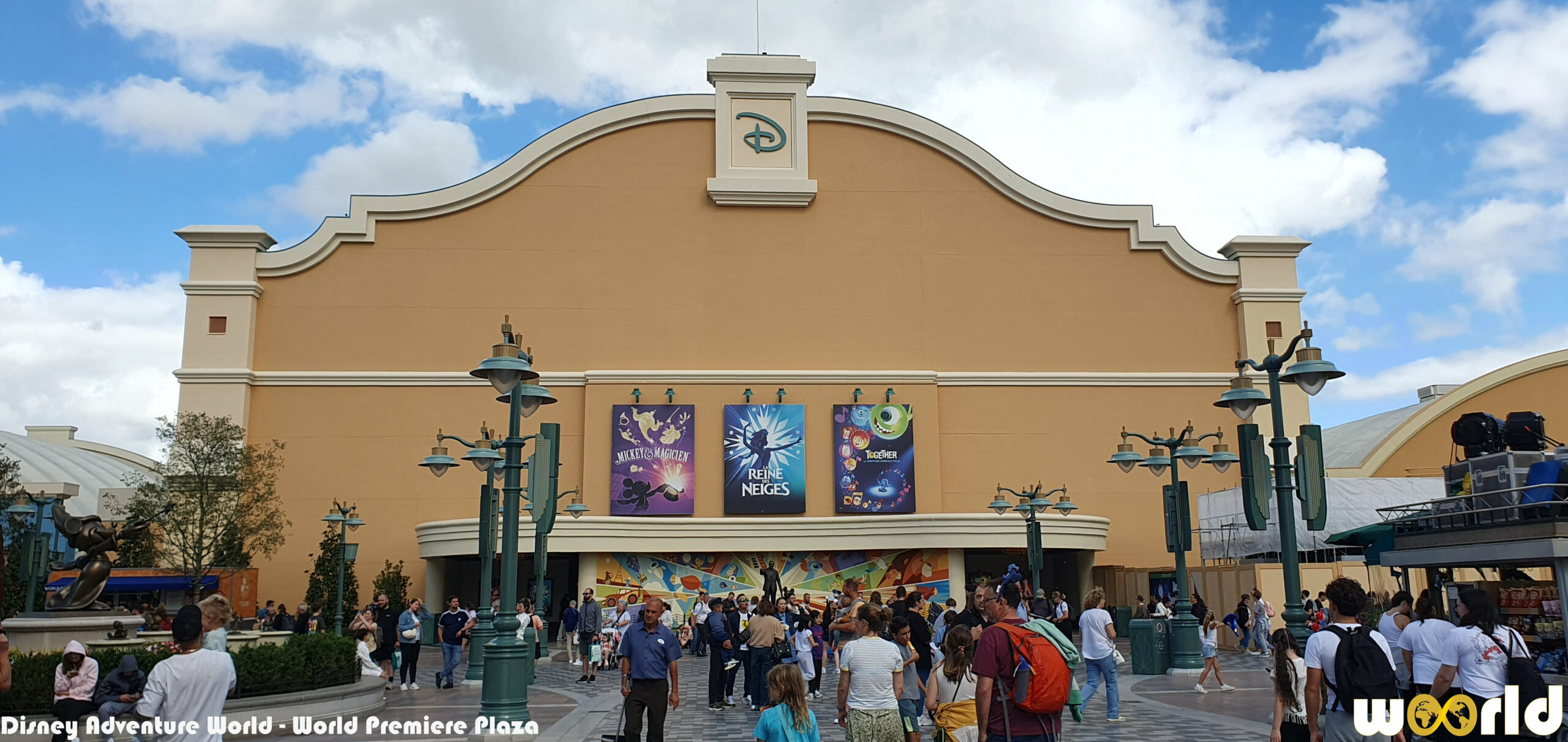 Disney Adventure World - World Premiere Plaza (3)_woorld Disney Adventure World - World Premiere Plaza (3)_woorld