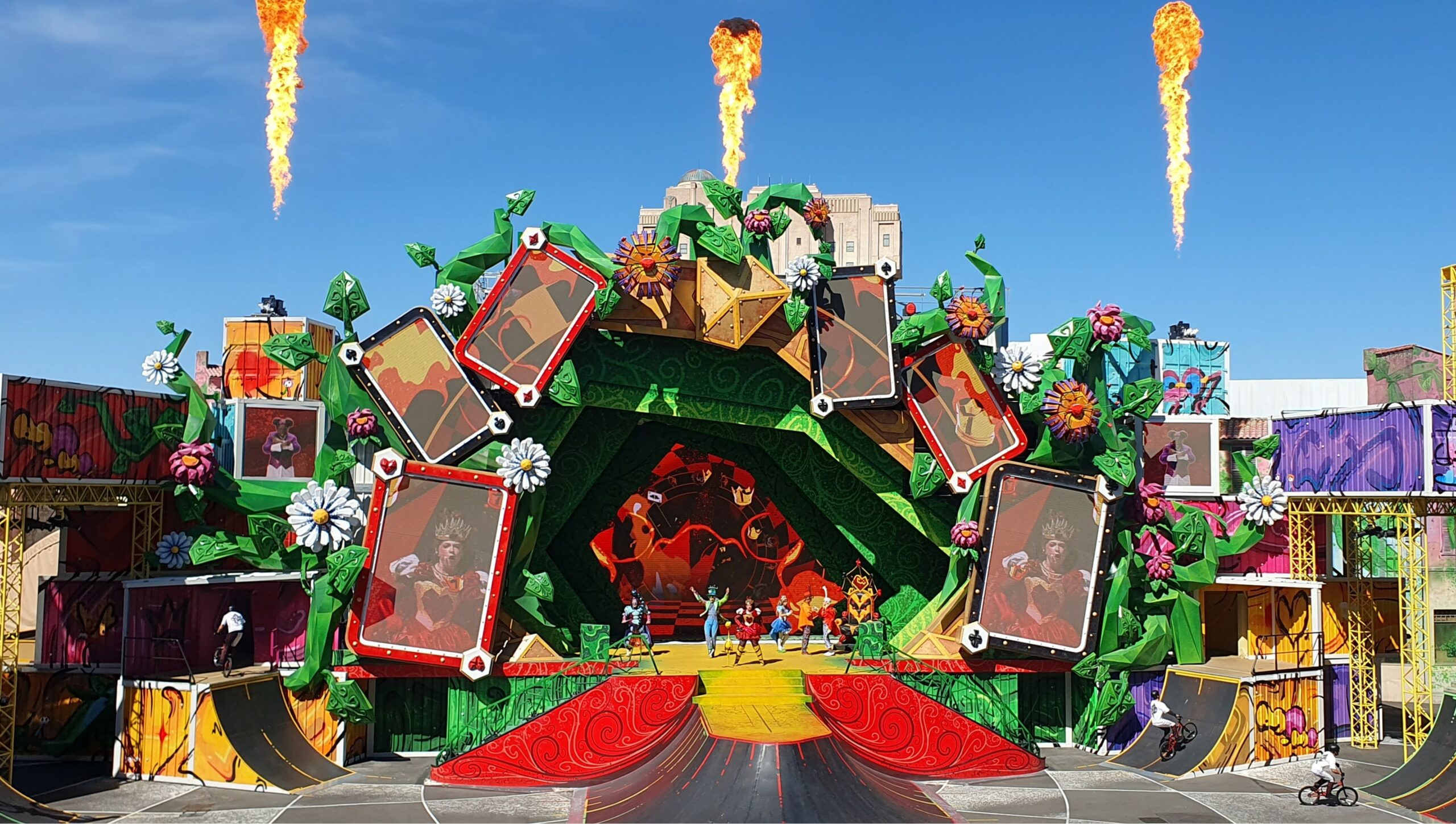Disney Adventure World - World Premiere Plaza - Alice and the Queen - Return to Wonderland