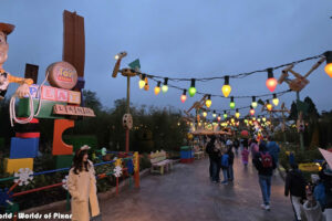 Disney Adventure World - Worlds of Pixar (1)-woorld Disney Adventure World - Worlds of Pixar (1)-woorld